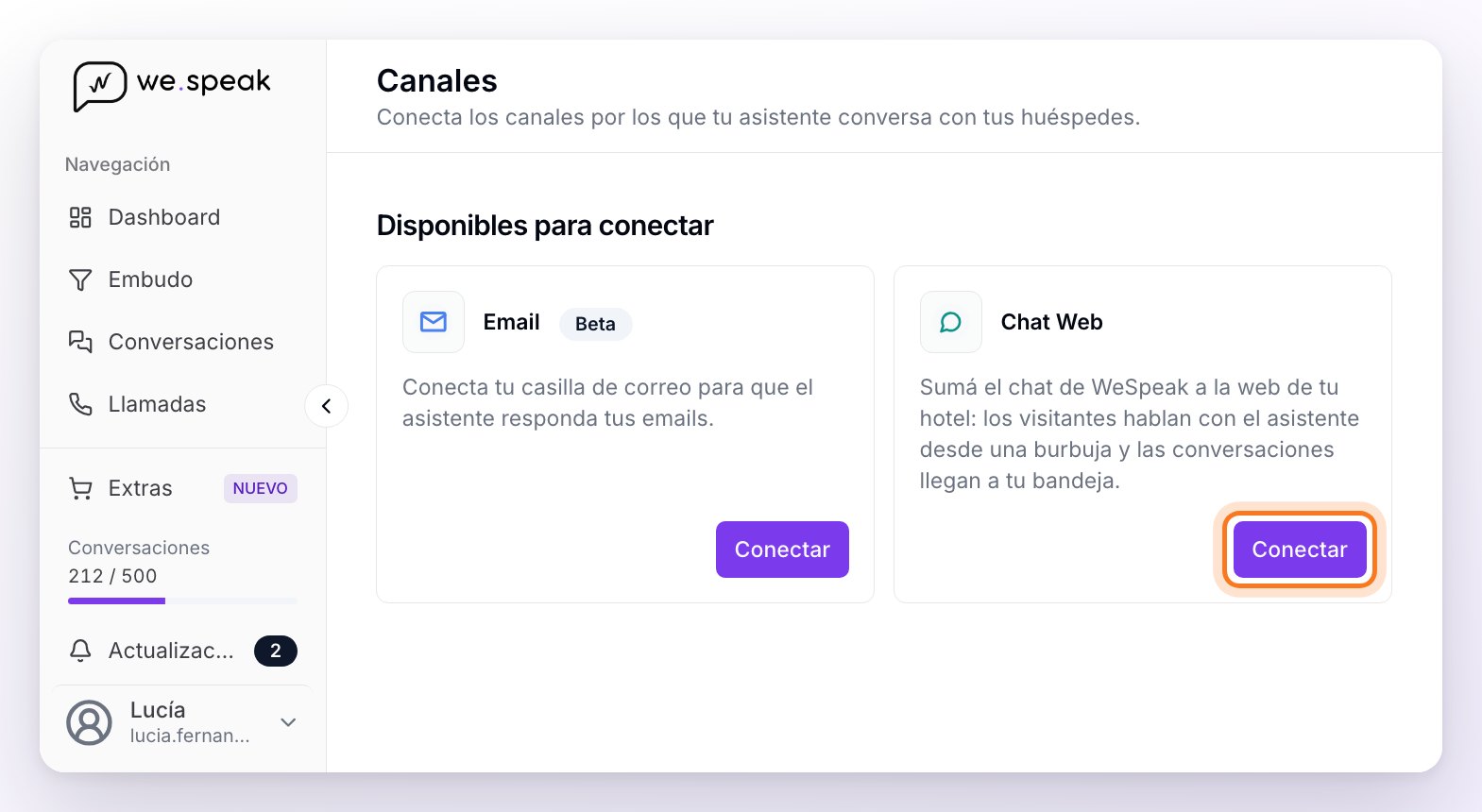 La sección Canales con la tarjeta Chat Web en Disponibles para conectar y su botón Conectar señalado
