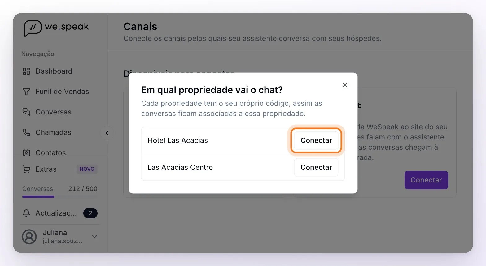 A janela Em qual propriedade vai o chat?, com as duas propriedades do hotel e um botão Conectar em cada uma