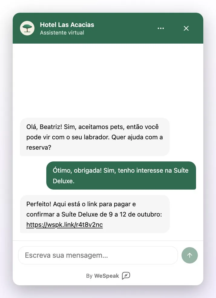 O Chat Web aberto: uma pessoa da equipe responde à visitante e envia o link de pagamento da Suíte Deluxe, que aparece como um link para tocar