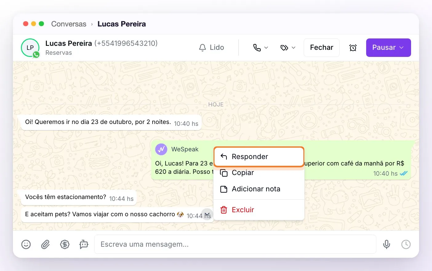 Uma conversa de WhatsApp API com o menu aberto sobre a última mensagem do hóspede: Responder, Copiar, Adicionar nota e Excluir