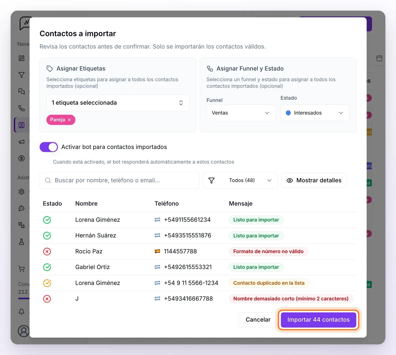 La ventana Contactos a importar: Asignar Etiquetas, Asignar Funnel y Estado, el interruptor del bot y la tabla de validación con filas listas para importar, un duplicado y dos errores, y el botón Importar 44 contactos