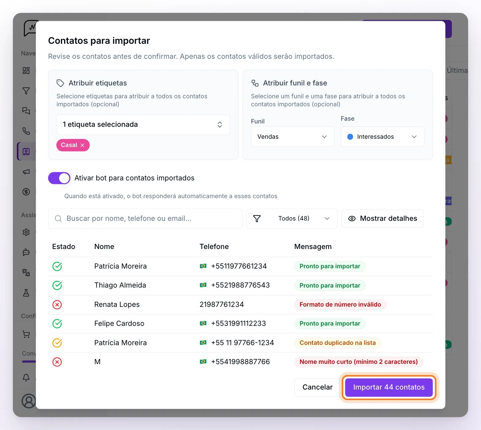 A janela Contatos para importar: os quadros de etiquetas e de funil, o interruptor do bot e a tabela de validação com linhas prontas para importar, um duplicado e dois erros, e o botão Importar 44 contatos