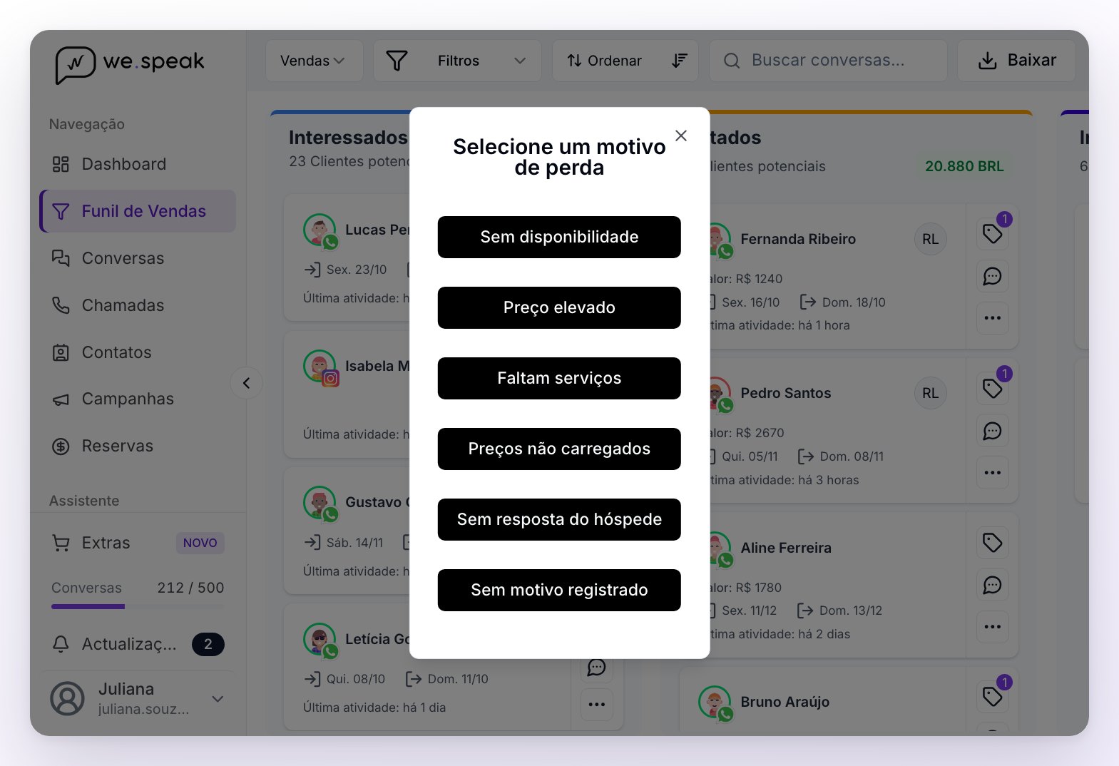 O diálogo Selecione um motivo de perda sobre o painel, com os seis motivos: Sem disponibilidade, Preço elevado, Faltam serviços, Preços não carregados, Sem resposta do hóspede e Sem motivo registrado