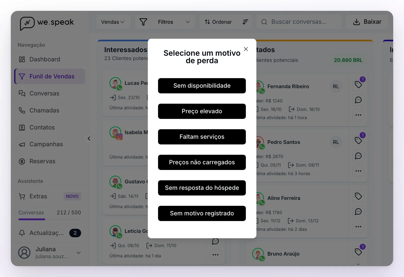 O diálogo Selecione um motivo de perda sobre o painel, com os seis motivos: Sem disponibilidade, Preço elevado, Faltam serviços, Preços não carregados, Sem resposta do hóspede e Sem motivo registrado