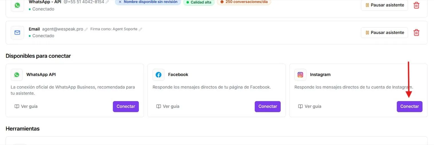 La sección Disponibles para conectar con la tarjeta de Instagram y una flecha sobre su botón Conectar