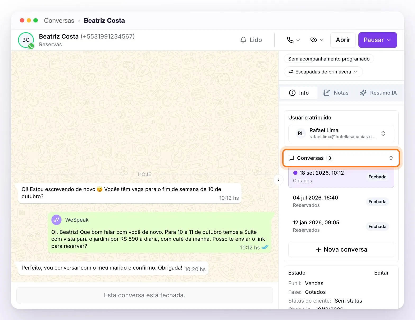Uma conversa fechada com o painel direito na aba Info: a seção Conversas aberta com as três conversas do mesmo contato, todas fechadas e a atual destacada, cada uma com sua data e sua fase do funil, e abaixo o botão Nova conversa