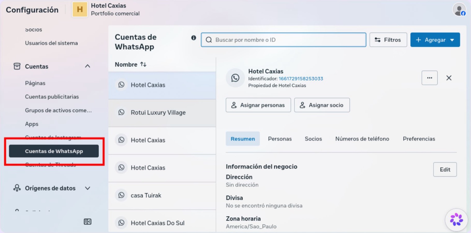El menú lateral de Configuración con la sección Cuentas desplegada y la opción Cuentas de WhatsApp resaltada