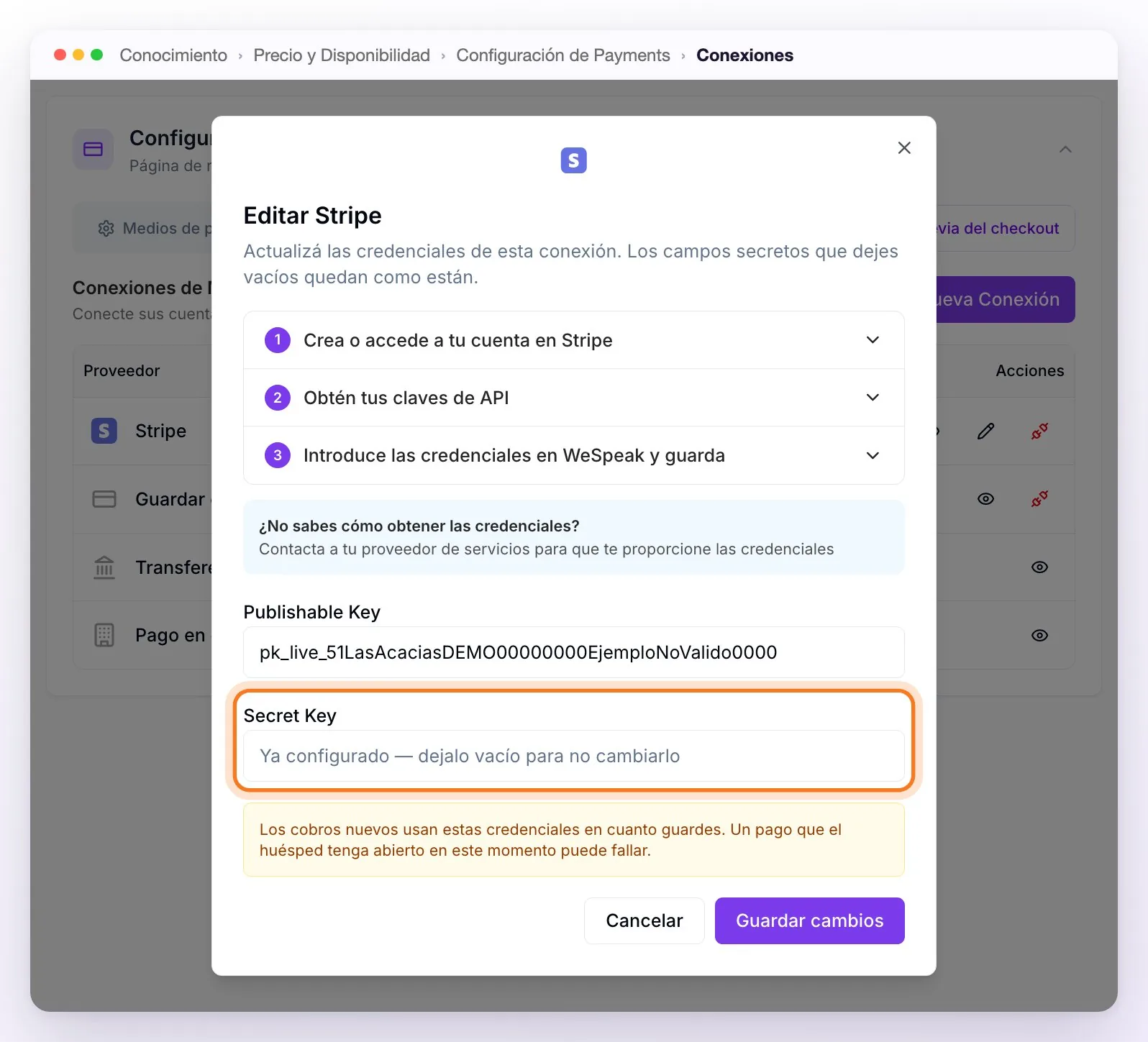 La ventana Editar Stripe con la guía plegada, la Publishable Key cargada, el campo Secret Key vacío con el texto Ya configurado señalado y el aviso sobre los pagos en curso