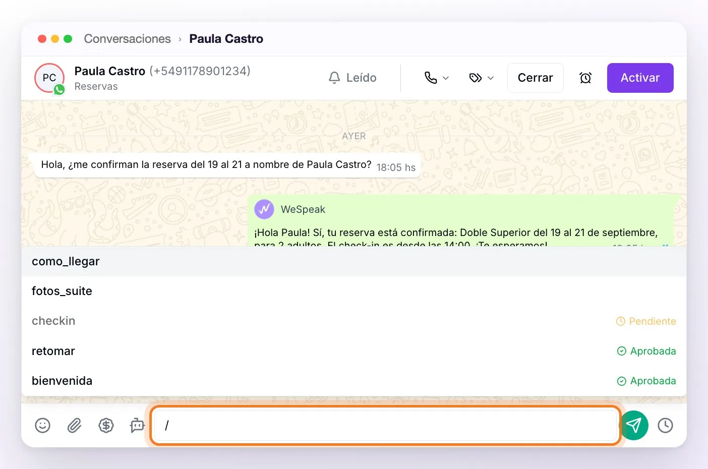Una conversación de WhatsApp API dentro de las 24 horas con / escrito en el cuadro de escritura y la lista de plantillas abierta: dos locales, una pendiente deshabilitada y dos aprobadas
