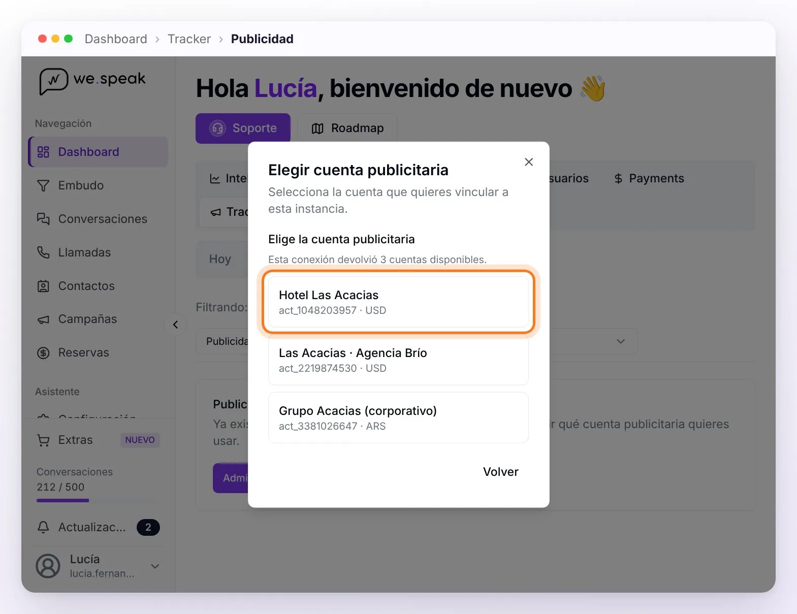 De vuelta de Meta, el diálogo Elegir cuenta publicitaria con las tres cuentas disponibles, cada una con su número y su moneda, y la del hotel señalada
