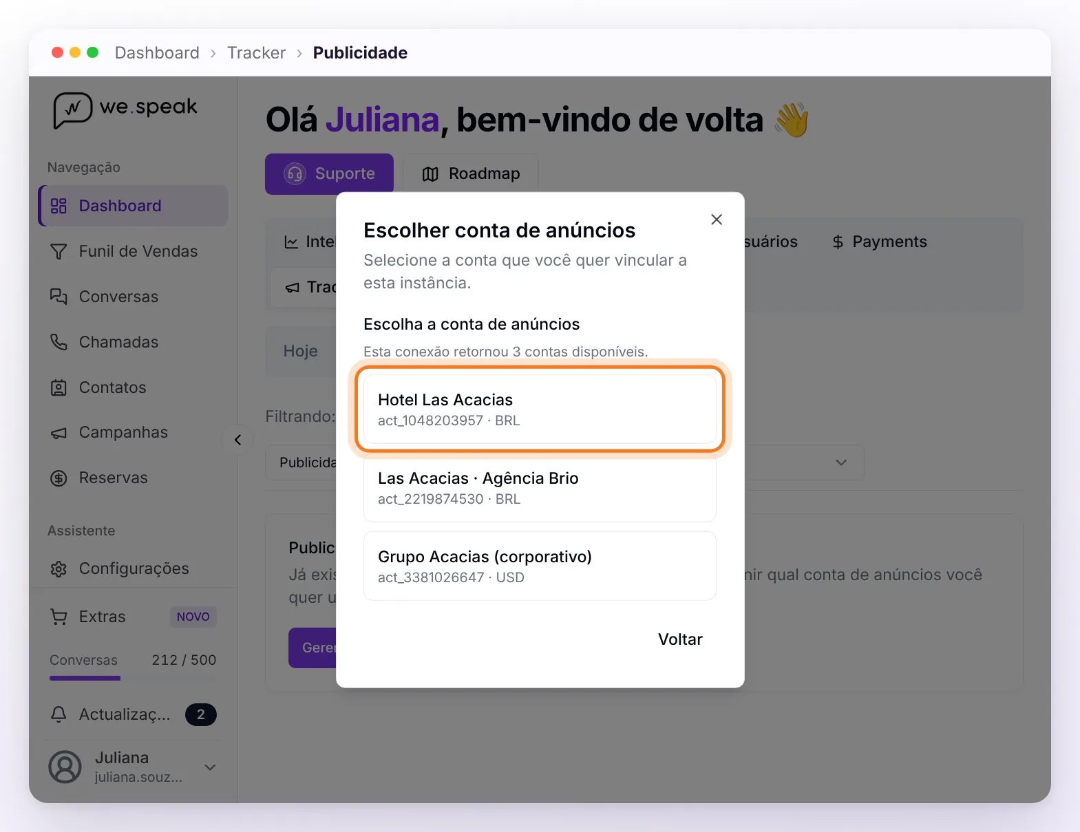 De volta da Meta, a janela Escolher conta de anúncios com as três contas disponíveis, cada uma com o seu número e a sua moeda, e a do hotel destacada