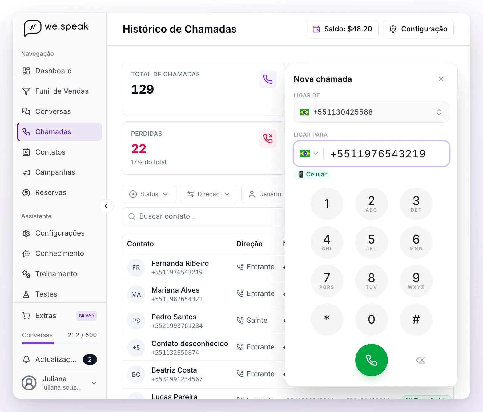 O discador Nova chamada aberto na seção Chamadas: Ligar de com o número do hotel, o número de destino com a bandeira e o chip Celular, o teclado e o botão para ligar