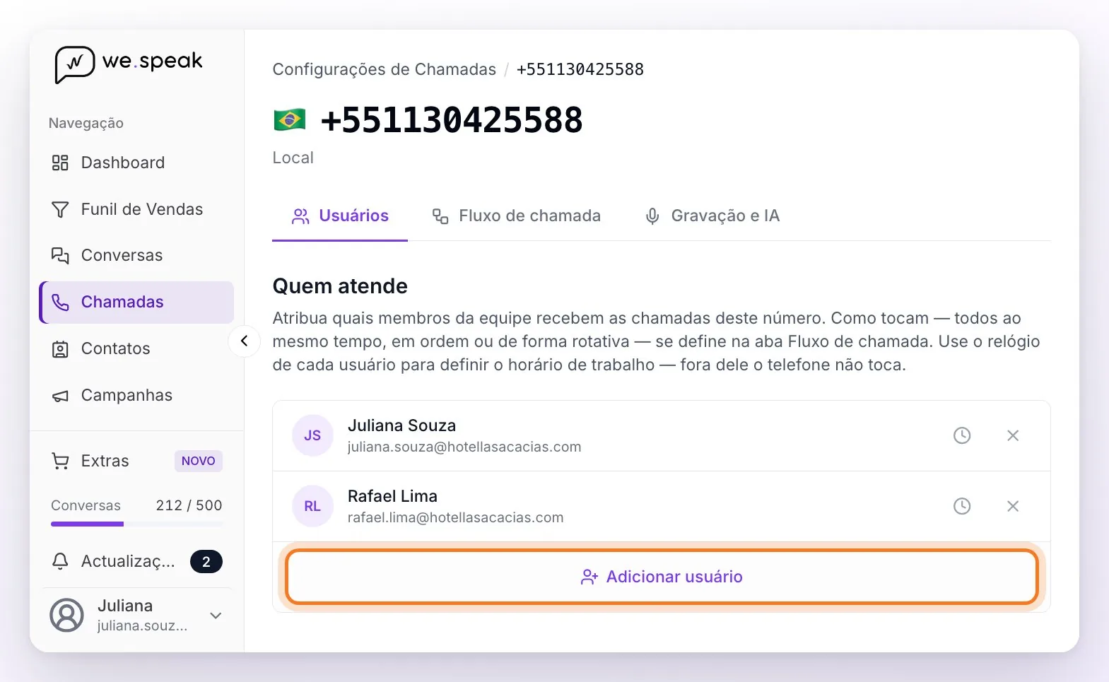 A configuração de um número na aba Usuários: os dois usuários atribuídos, cada um com o relógio do horário e a opção de removê-lo, e o botão Adicionar usuário destacado